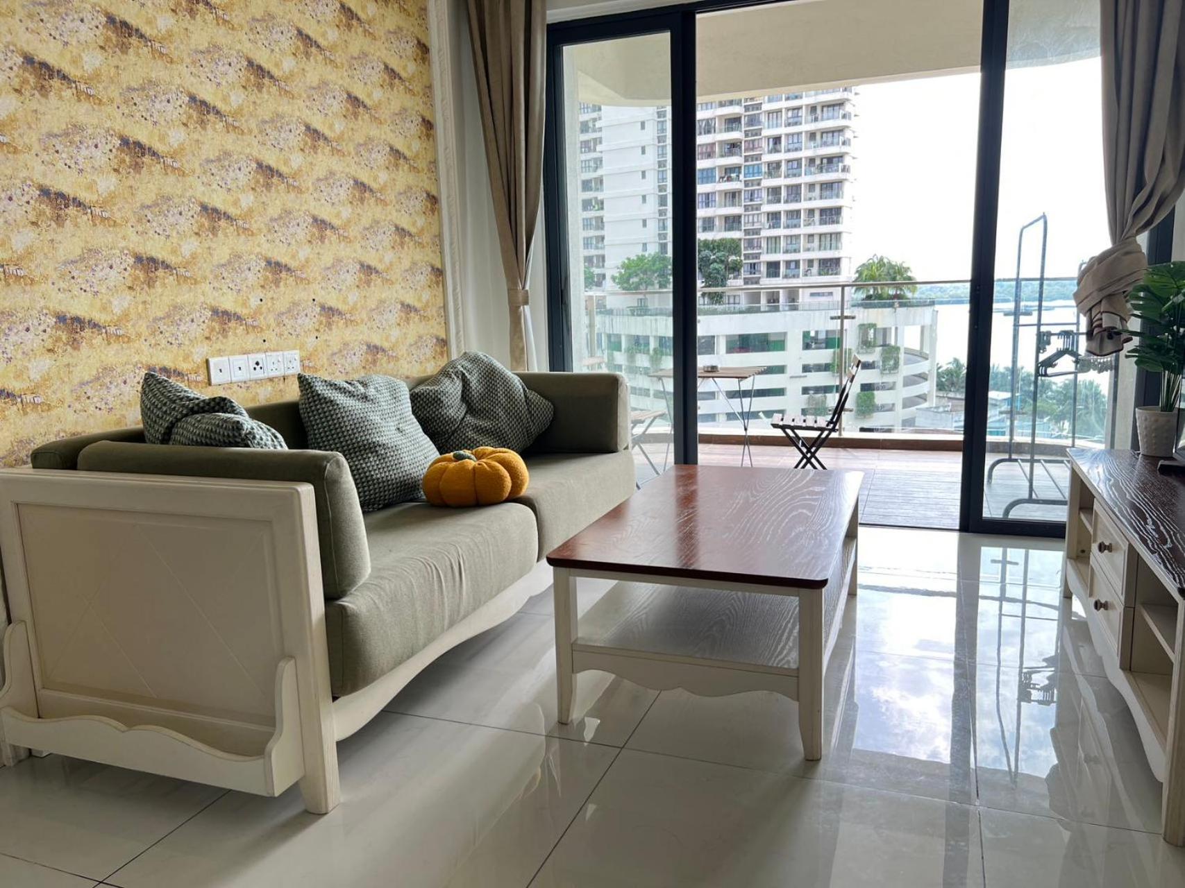 Apartment Dangabay Seaview 2r2b 4-6pax With Balcony