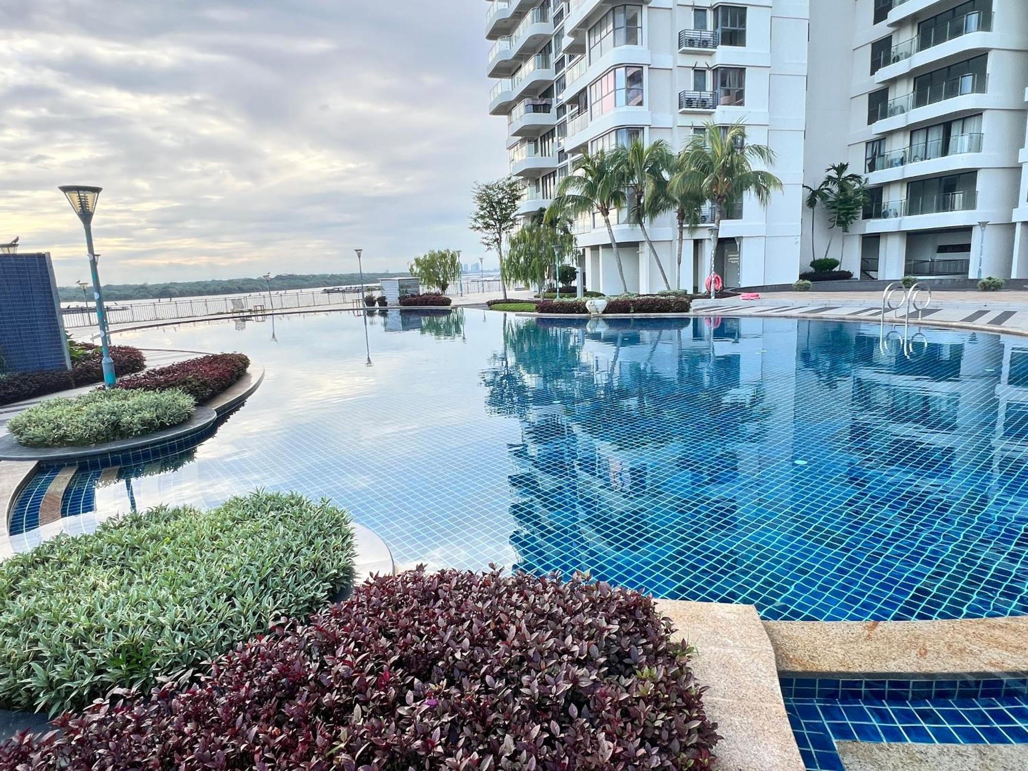 Dangabay Seaview 2r2b 4-6pax With Balcony Johor Bahru