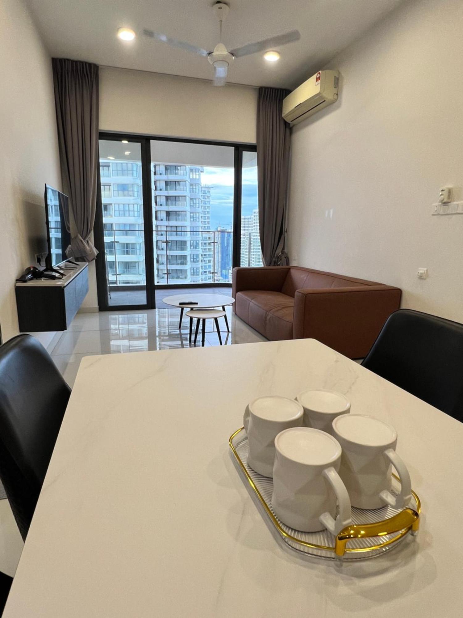 Dangabay Seaview 2r2b 4-6pax With Balcony